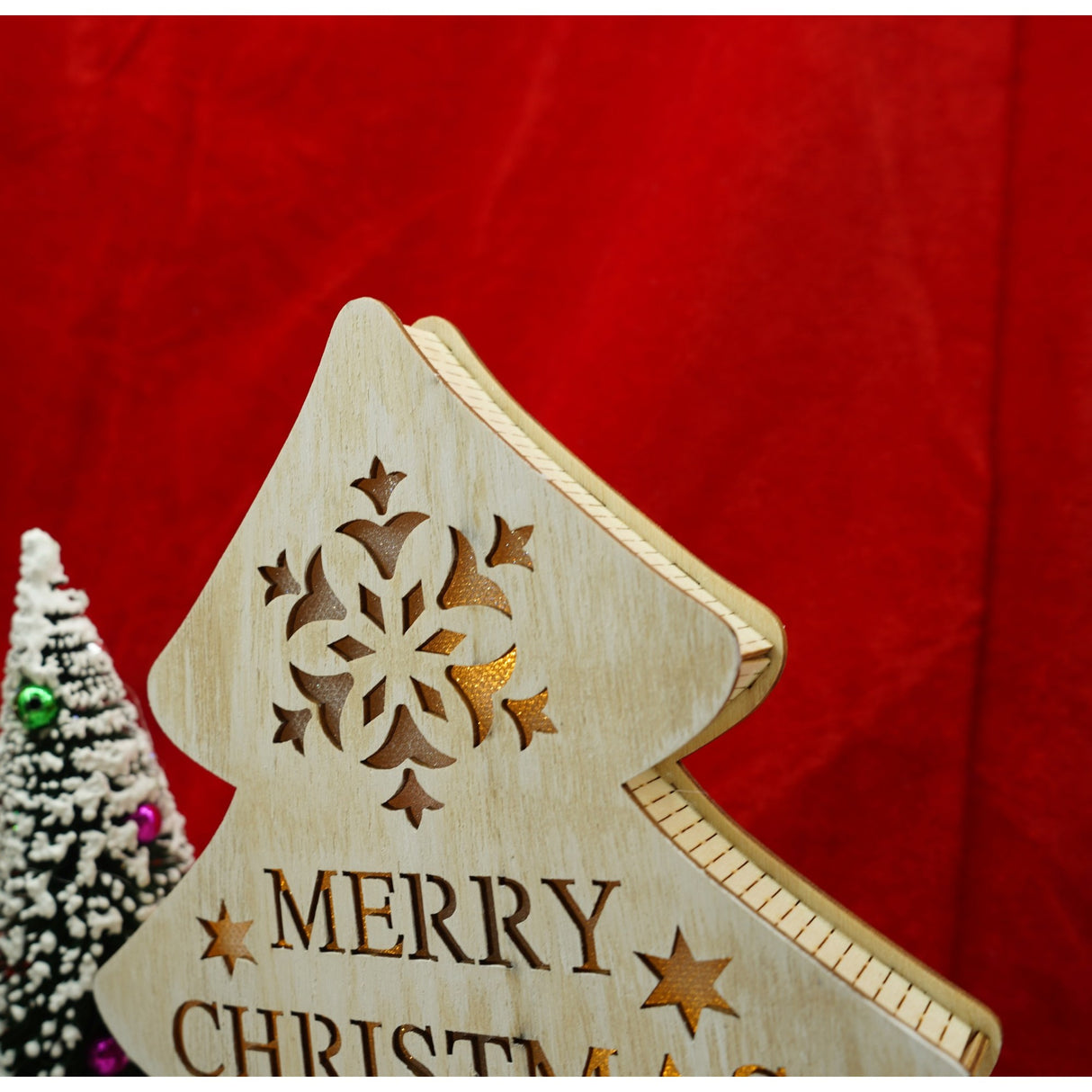 Decoratiune luminoasa, model de Brad cu inscriptie Marry Christmas, alb, lungime: 19 cm, latime: 3 cm, inaltime: 22 cm, lemn, interior/exterior - vivimall.ro