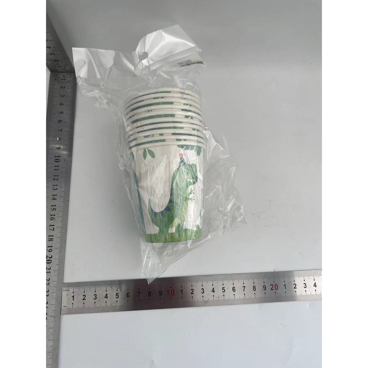 Set 10 Pahare de Carton Happy Birthday, Vivimall, Model Dinozauri, Tematica Aniversare, 7.5x8.5 cm, 200 mL, Multicolor - vivimall.ro