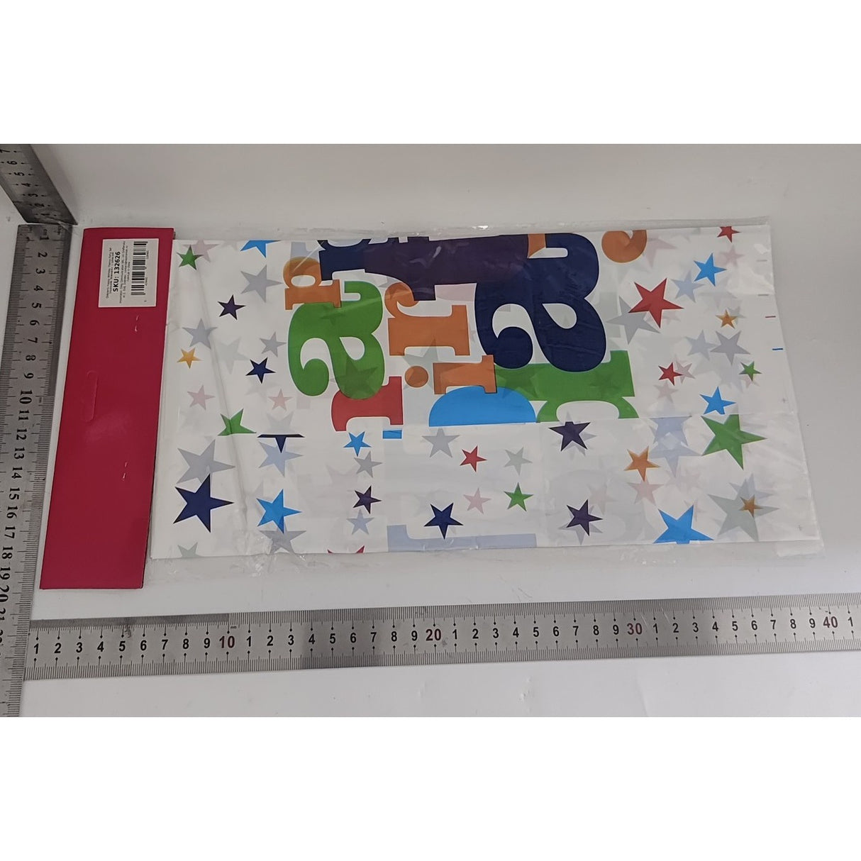 Set accesorii petrecere cu față de masă dreptunghiulară Happy Birthday multicolor, aranjament festiv