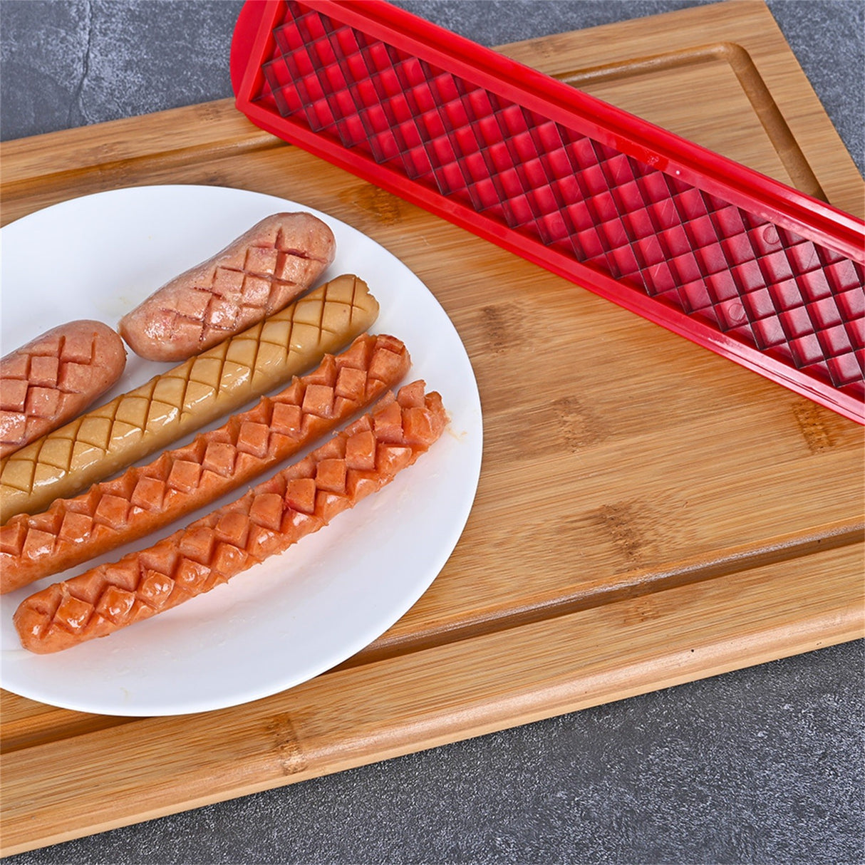 Feliator manual pentru hot-dog Vivimall, crestare carnati si hot-dog, manual, potrivit pentru gratar, 29.5 x 6.5 cm, din inox si ABS, rosu - vivimall.ro