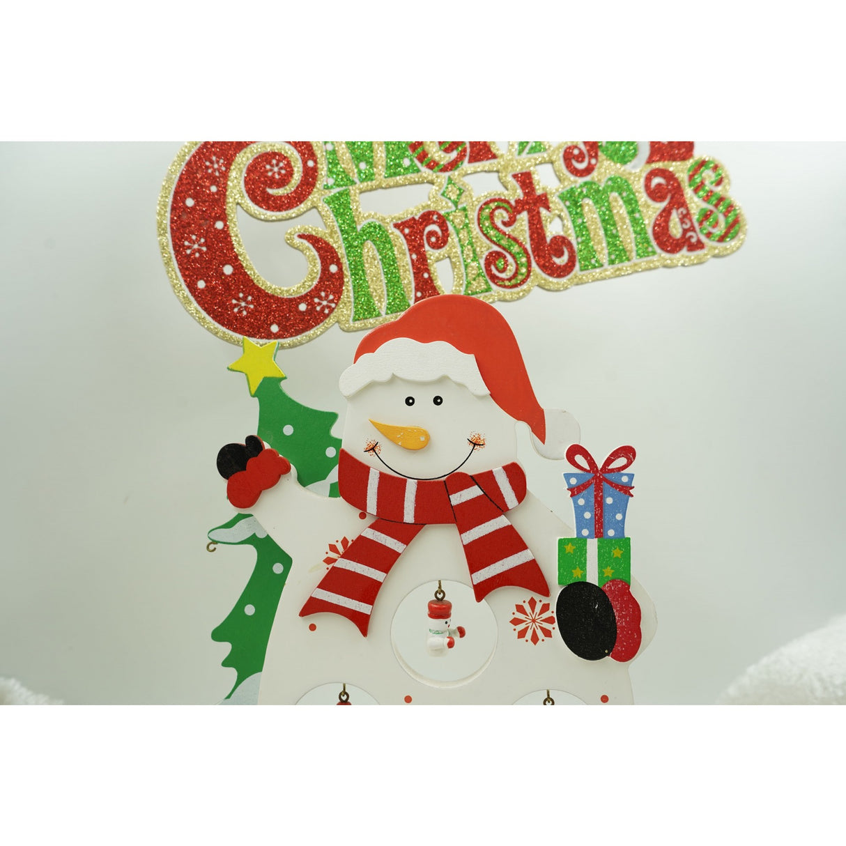 Figurina decorata de Craciun, Om de zapada, Alb, din Lemn, 18 cm x 24.5 cm, Interior, Vivimall - vivimall.ro