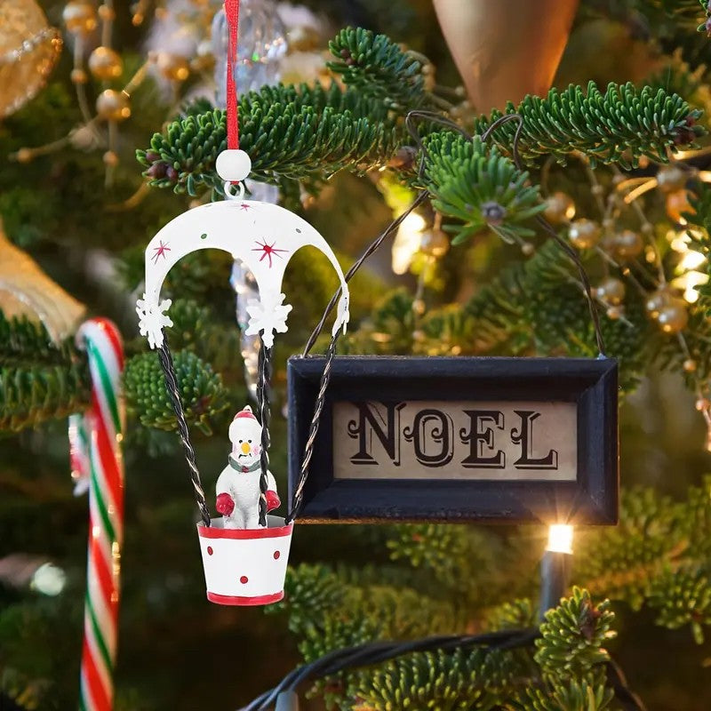 Figurina pentru Brad de Craciun, Flippy, Model Om de Zapada in Balon cu Aer Cald, Ornament pentru Brad, din Metal, 11 x 5.5 x 5.5 cm, Alb - vivimall.ro