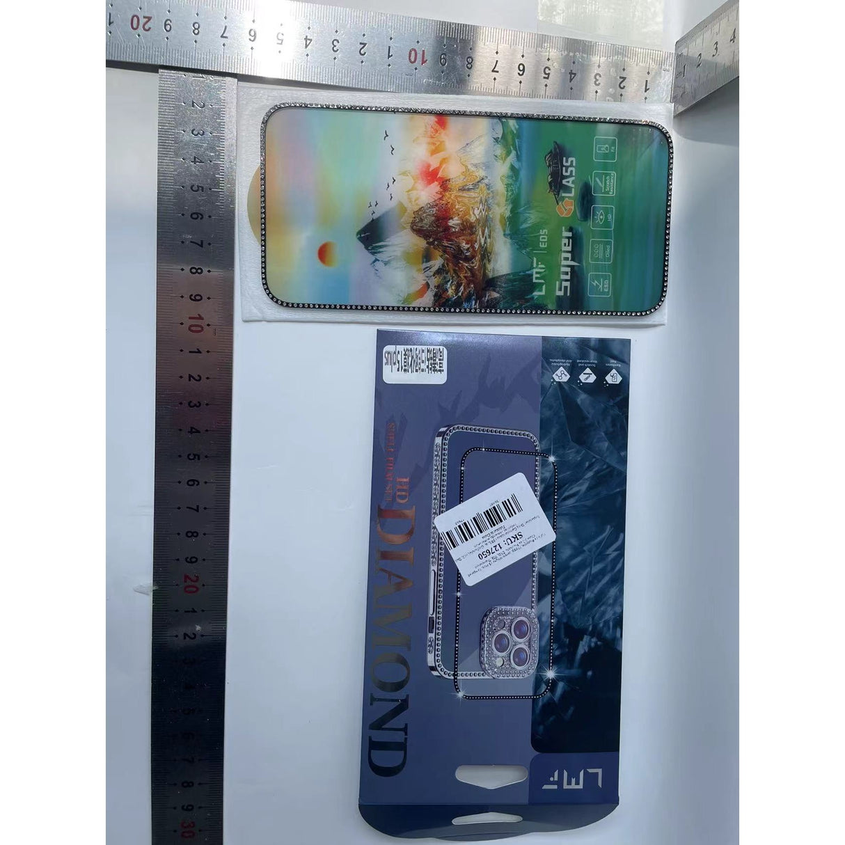 Cutie și conținut pachet folie Tempered Glass 2.5D pentru iPhone 15 Plus, tehnologie ESD