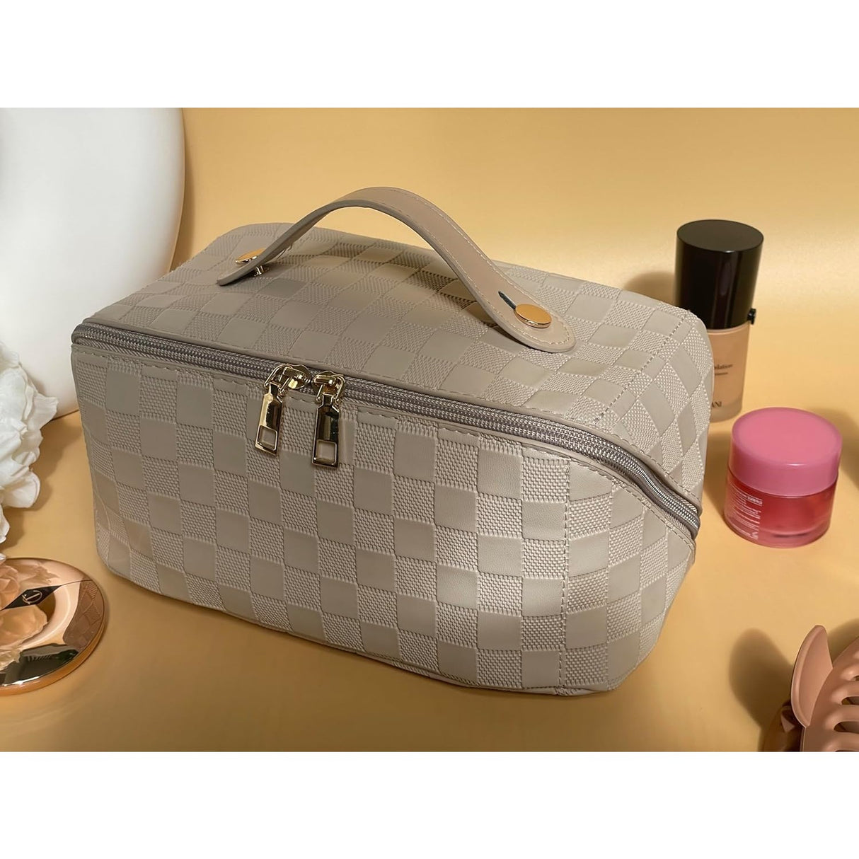 Geanta de Calatorie Vivimall, Pentru Cosmetice, Portabila, Impermeabila, din Piele Ecologica, Compartimente Multiple, cu Fermoar, 22 x 13 x 12.5 cm, In Carouri, Alb - vivimall.ro