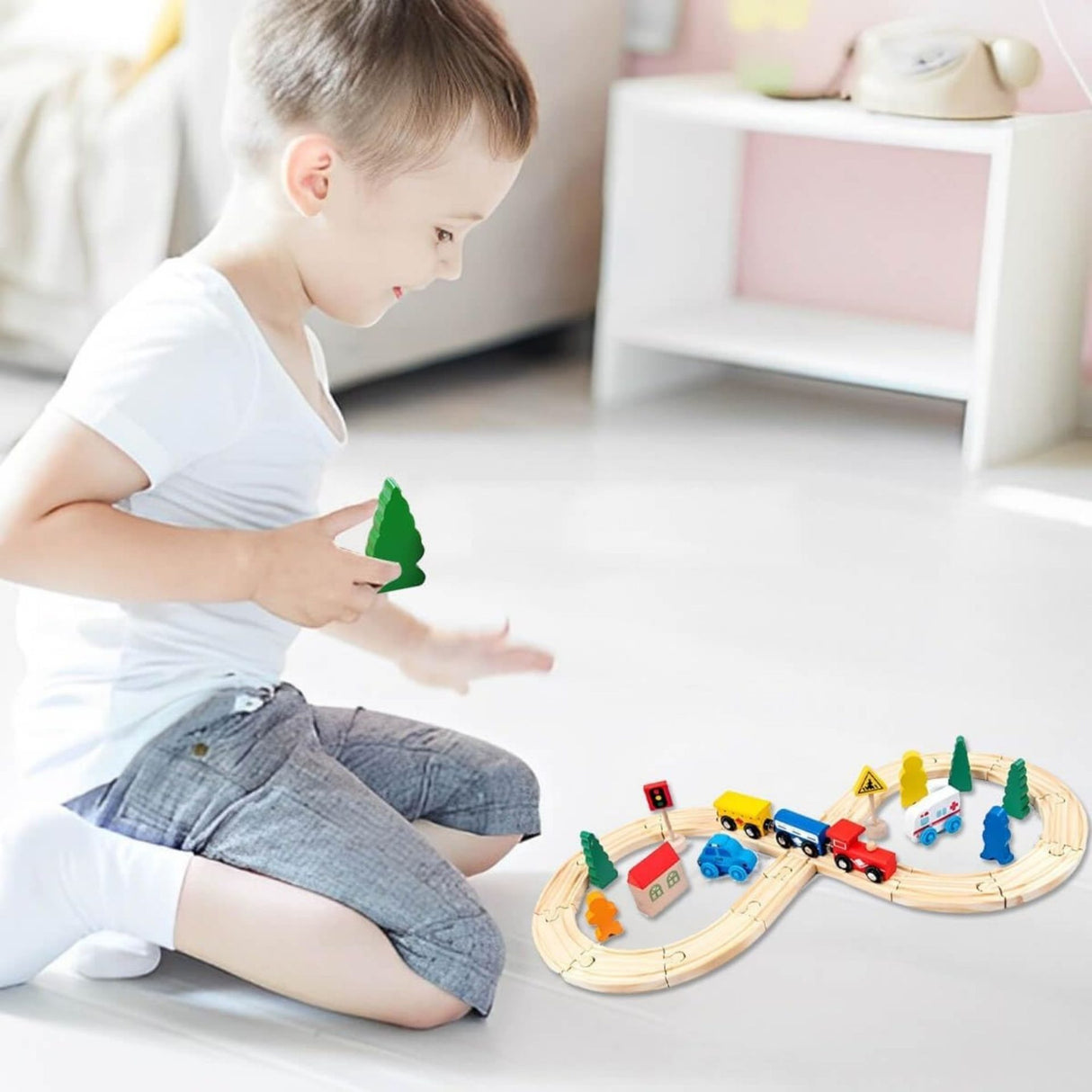 Set Circuit Trenulet din Lemn, Flippy, 33 Piese, Trenulet Magnetic, Jucarie Educativa Montessori, Masini de Interventie si Accesorii Urbane, 3 ani+, Multicolor - vivimall.ro