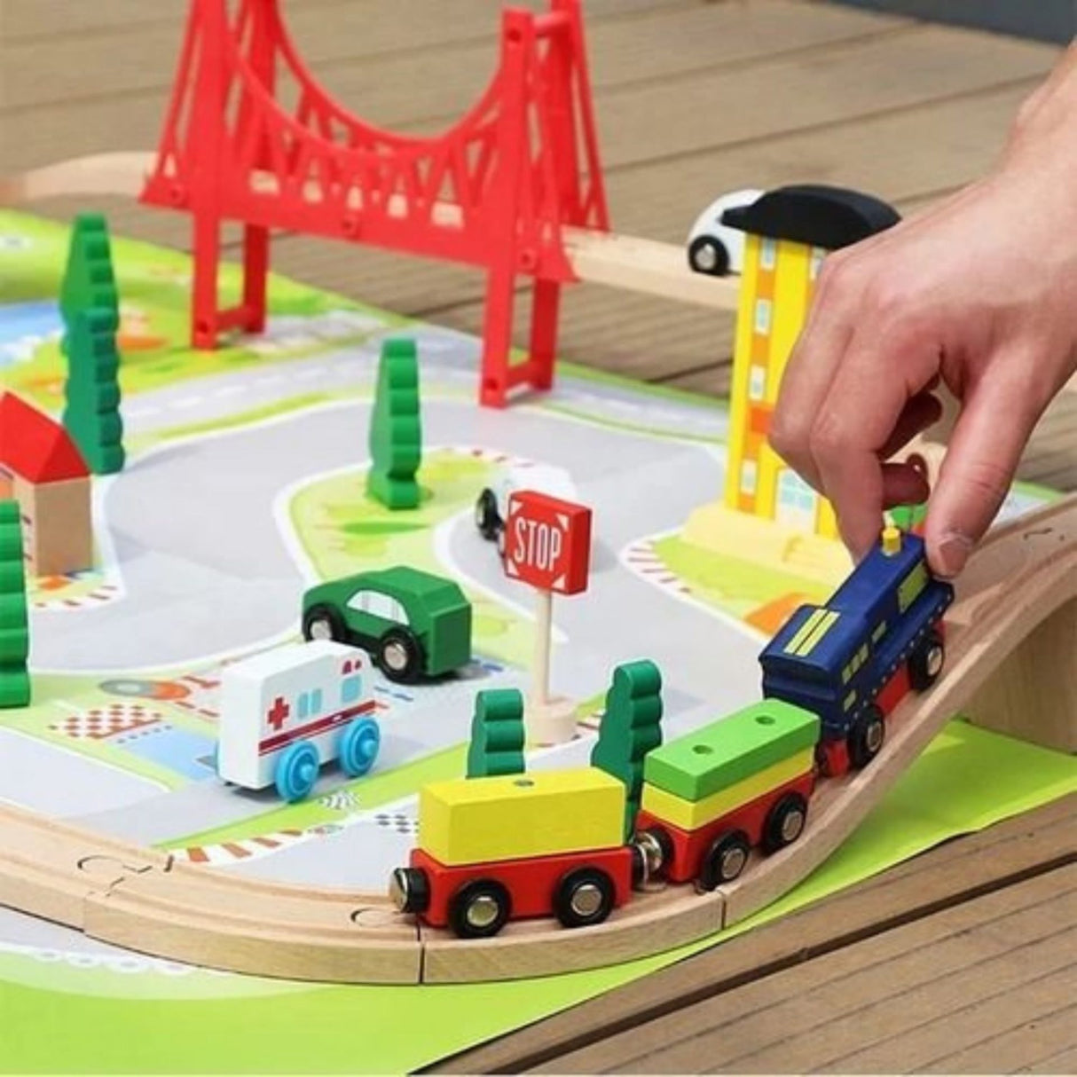 Set Circuit Trenulet din Lemn, Flippy, 75 Piese, Locomotiva Electrica ,Covoras de Joaca Inclus, Jucarie Educativa Montessori, Figurine Animale si Personaje, 3 ani+, Multicolor - vivimall.ro