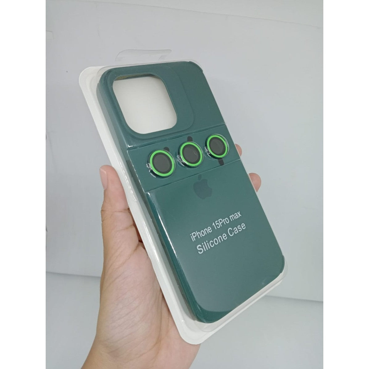 Husa Apple iPhone 15 Pro Max, Flippy, din Silicon Lichid, Interior din Microfibra, Lentile Fosforescente de Protectie Camera, Anti Amprenta, Rezistenta la Socuri, Verde - vivimall.ro