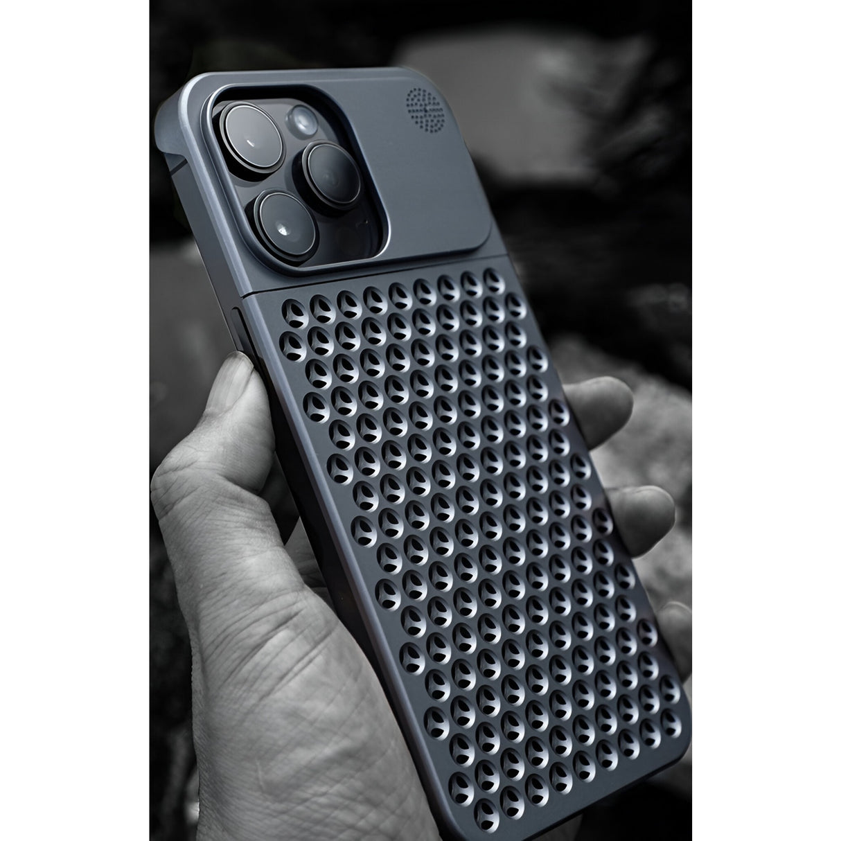 Husa Aromaterapia Compatibila cu iPhone 15 Pro, Vivimall, Antisoc, Antizgariere, Protectie Camera si Supraincalzire, din Aliaj de Aluminiu, Gri - vivimall.ro