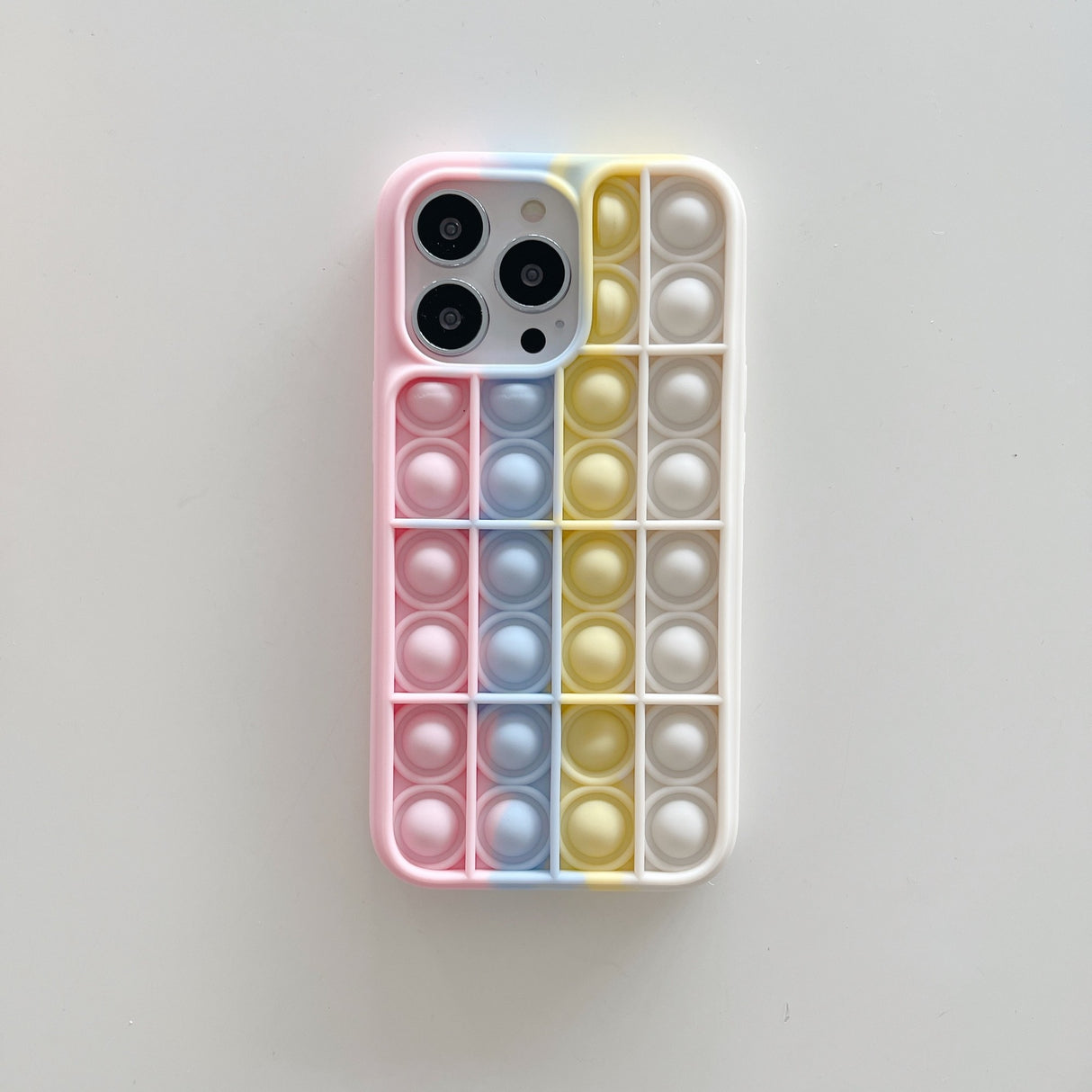 Husă iPhone 13 Pop It Model 5 multicolor, vedere spate cu decupaj cameră și margini ridicate