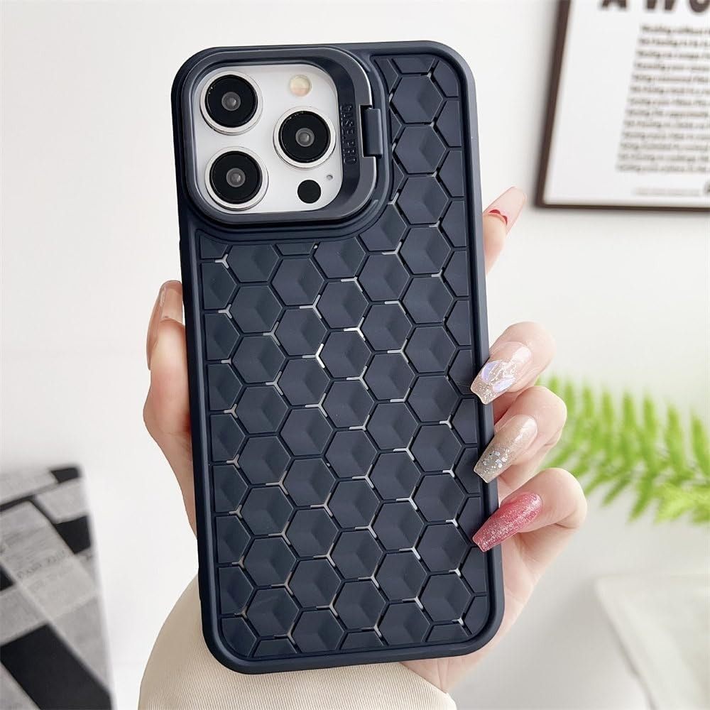 Husă iPhone 14 albastru 3D Cube, imagine lifestyle pe suprafață, acoperire completă