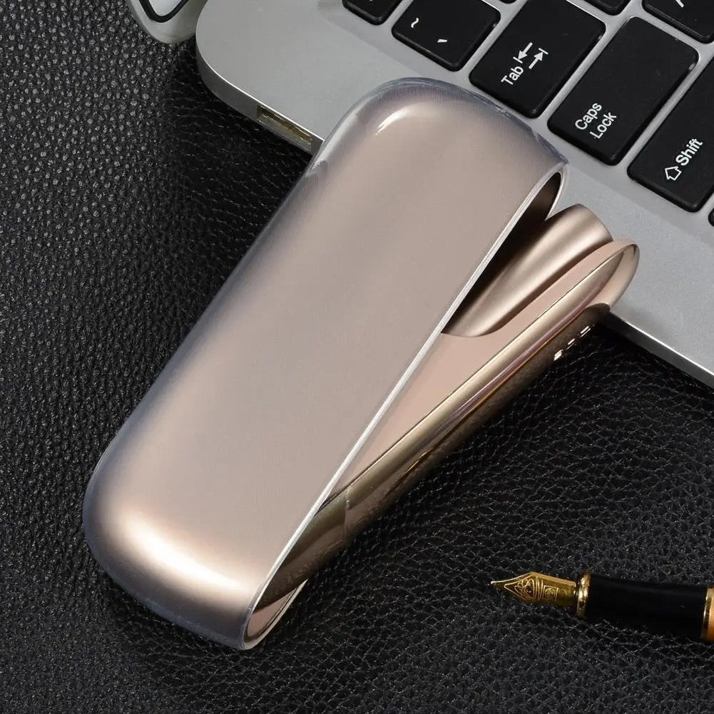 Husă silicon IQOS 3 DUO aplicată pe dispozitiv, acces port încărcare, vedere spate