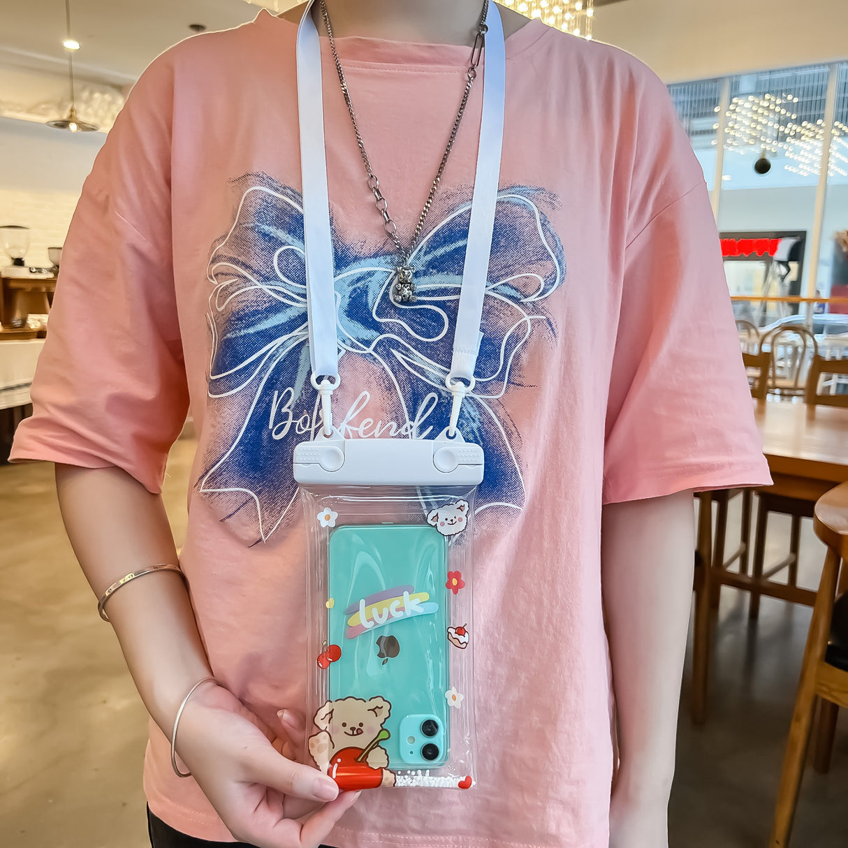 Husa subacvatica Fruity Waterproof Flippy, Snowproof, Universala, Impermeabila, cu Snur, pentru telefon sau documente, Cherry Bear, Alb - vivimall.ro