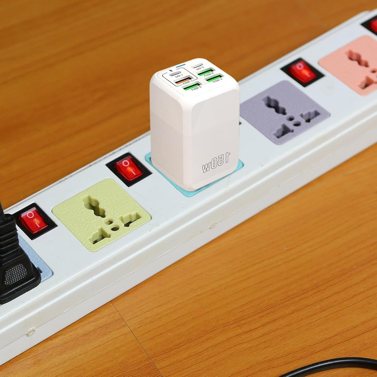 Incarcator Multifunctional, Vivimall®, 6 Porturi (2 x PD Type C + 4 USB), 150 W, 5V, 2.4A, Incarcare Rapida, 4.4 x 4.4 x 11 cm, Alb - vivimall.ro