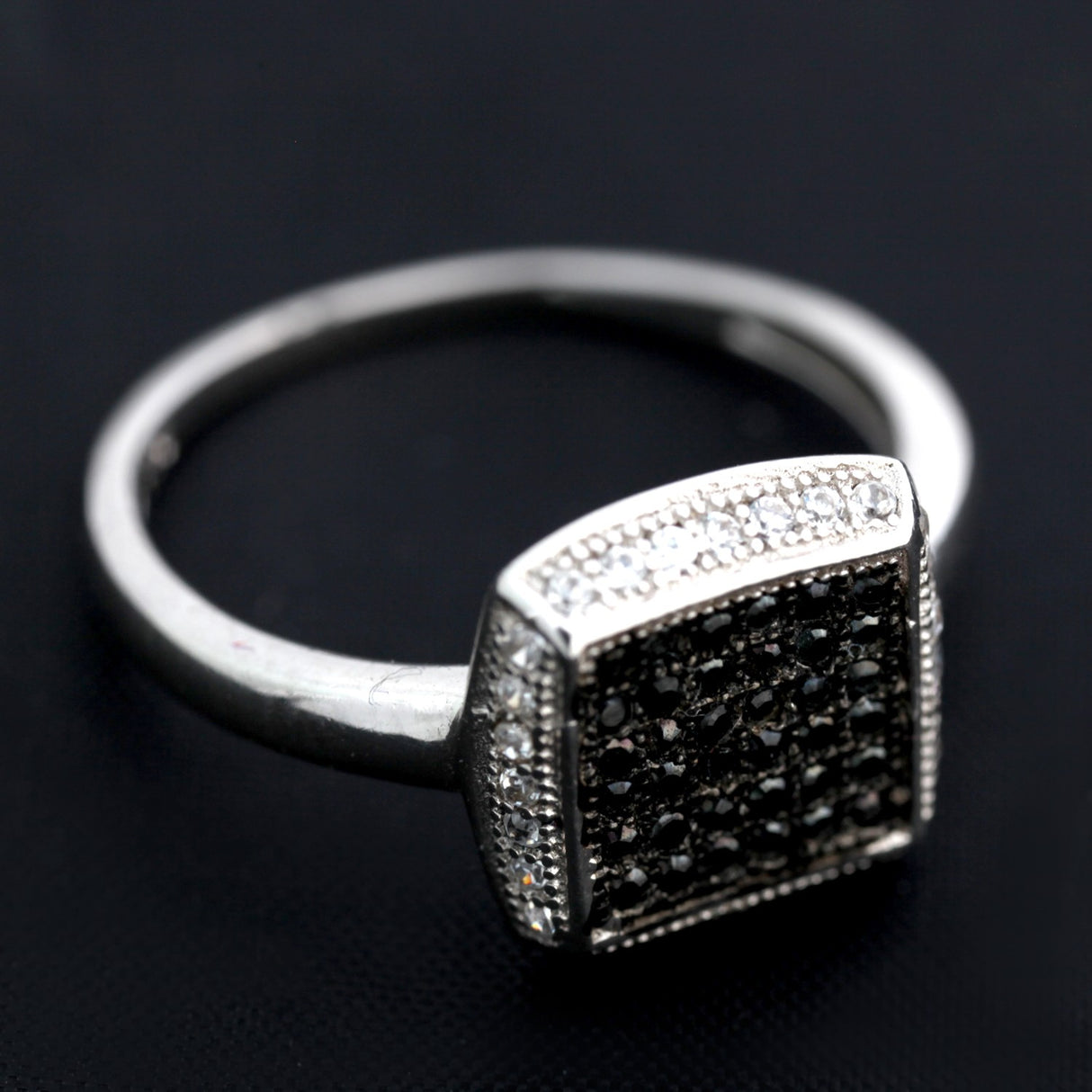 Inel de dama din Argint 925 cu model patrat si zirconii, marimea 57 - vivimall.ro