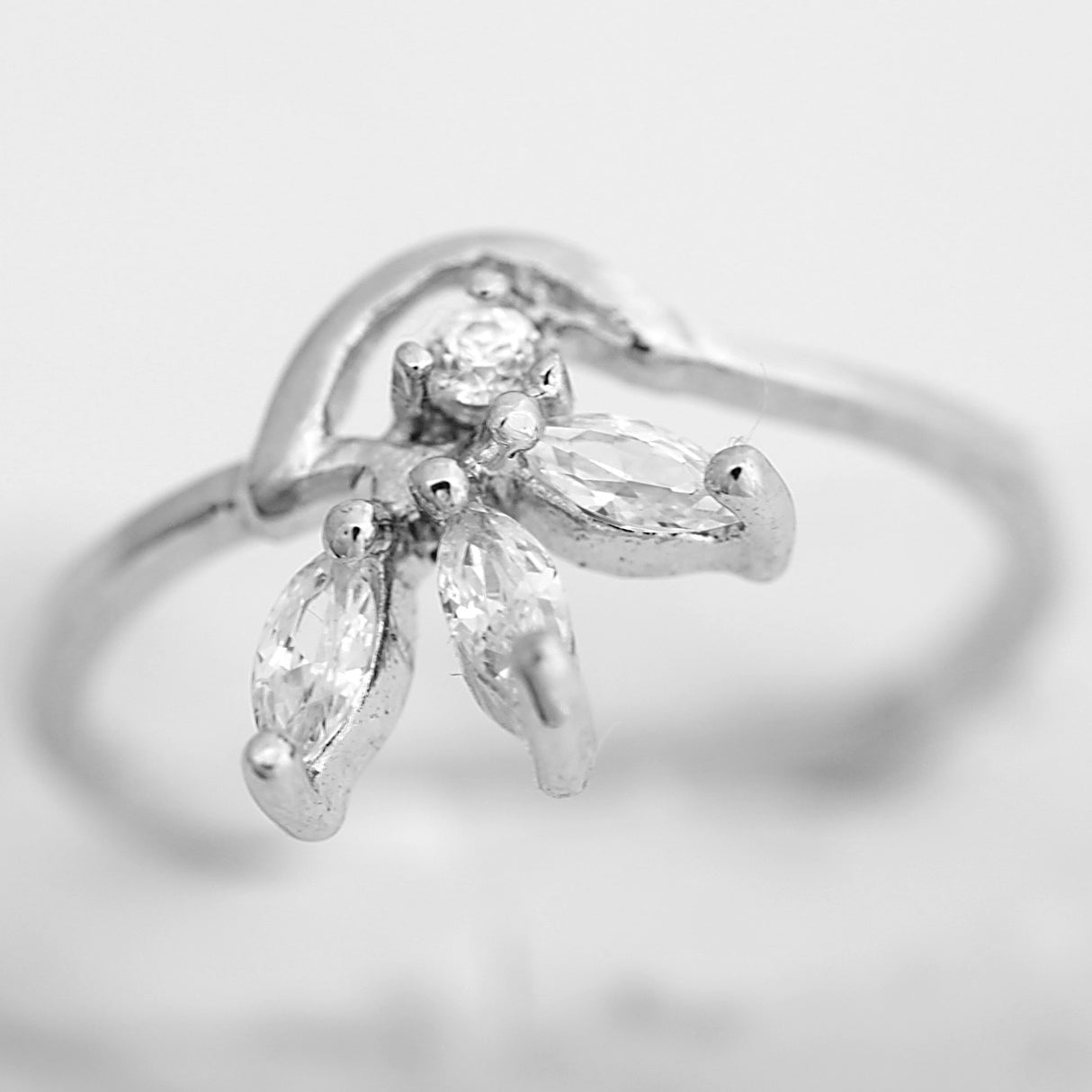 Inel din Argint 925 cu Zirconii, model Floare, marimea 58 - vivimall.ro