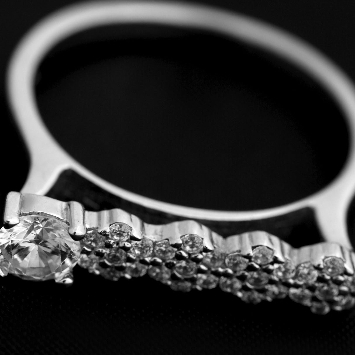 Inel rodiat din Argint 925 cu Zirconii, forma dreapta in partea superioara, M 52 - vivimall.ro