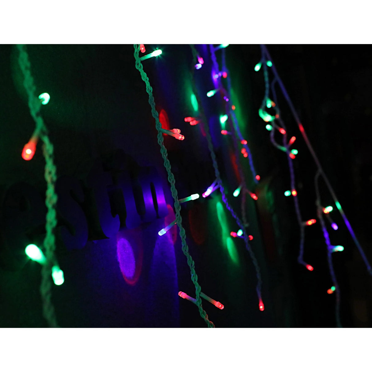 Instalatie Craciun, 20 m, 572 Led-uri ,Franjuri, Rosu / Verde/ Albastru, Flash, Transformator, Interconectabila, Prelungitor 5 m inclus, Fir Transparent, Flippy - vivimall.ro