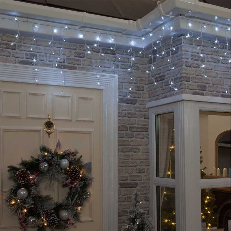 Instalatie Craciun, 31 m, 907 Led-uri ,Franjuri, Alb rece, 8 jocuri de lumini, Transformator cu telecomanda, Interconectabila, Prelungitor 5 m inclus, Fir Negru, Vivimall - vivimall.ro