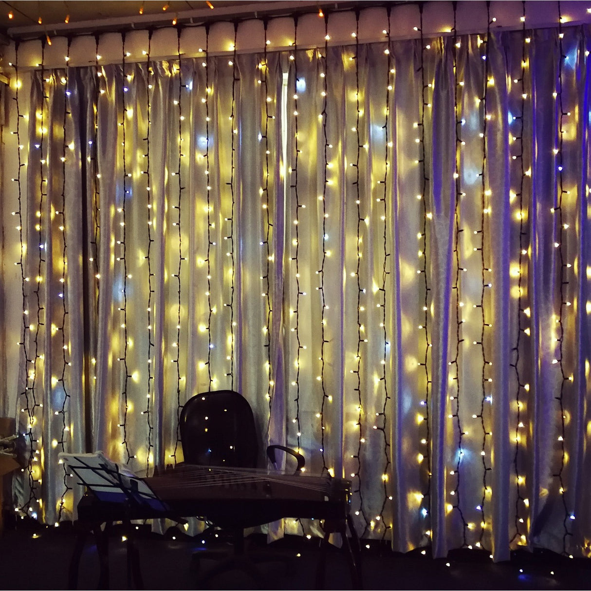 Instalatie Craciun Profesionala de Exterior IP65, Tip Perdea, 2m x 5m, 1000 Led-uri Mari, Alb cald, cu flash, Alimentator 1,5 m, Interconectabila, Fir negru, Vivimall - vivimall.ro
