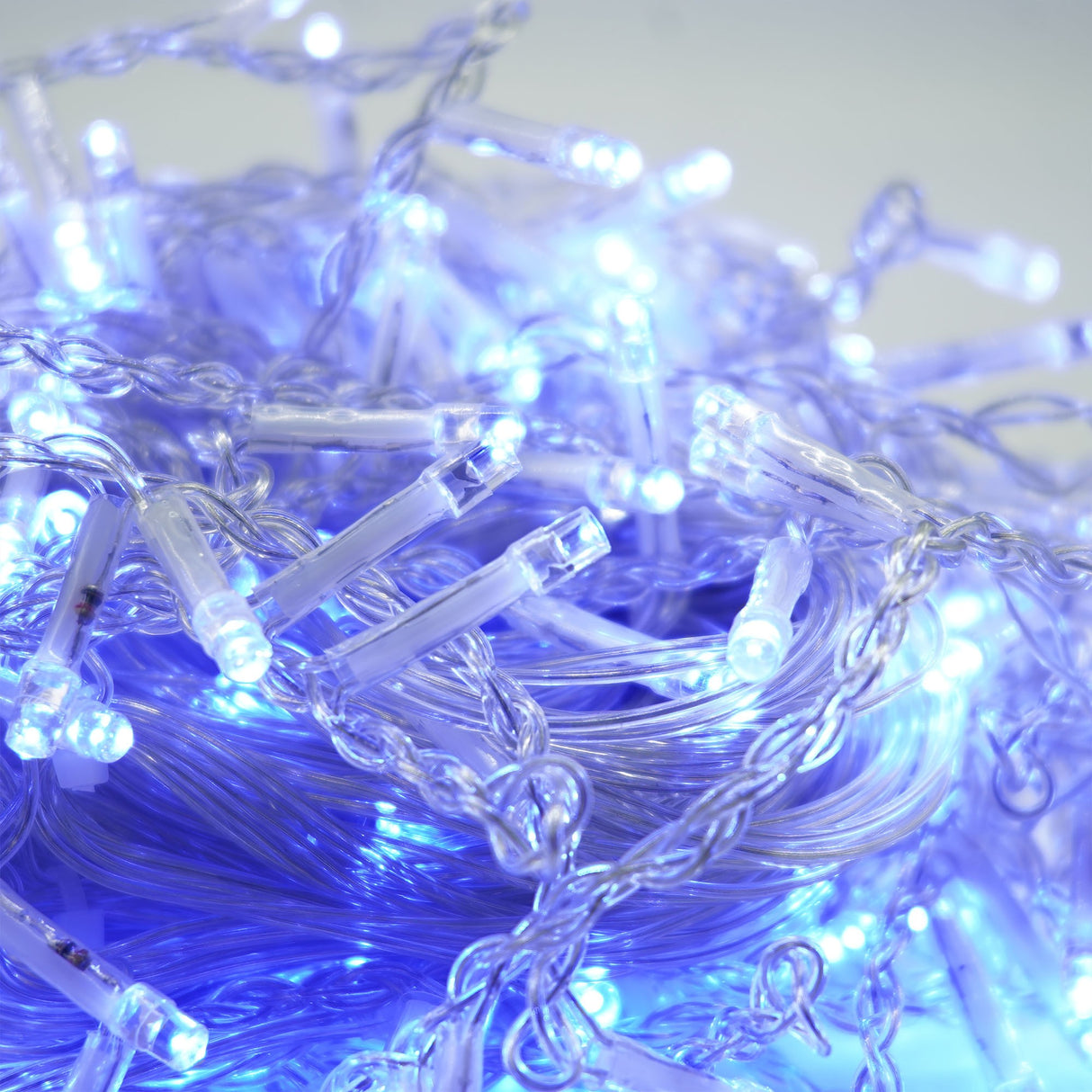 Instalatie Craciun Yoto, Tip Franjuri/Turturi, 7 m, 200 LED-uri, Prelungitor 1.5 m, 8 Jocuri de Lumini, Interconectabila, Conectare la Retea, Fir transparent, Interior/Exterior, Albastru - vivimall.ro