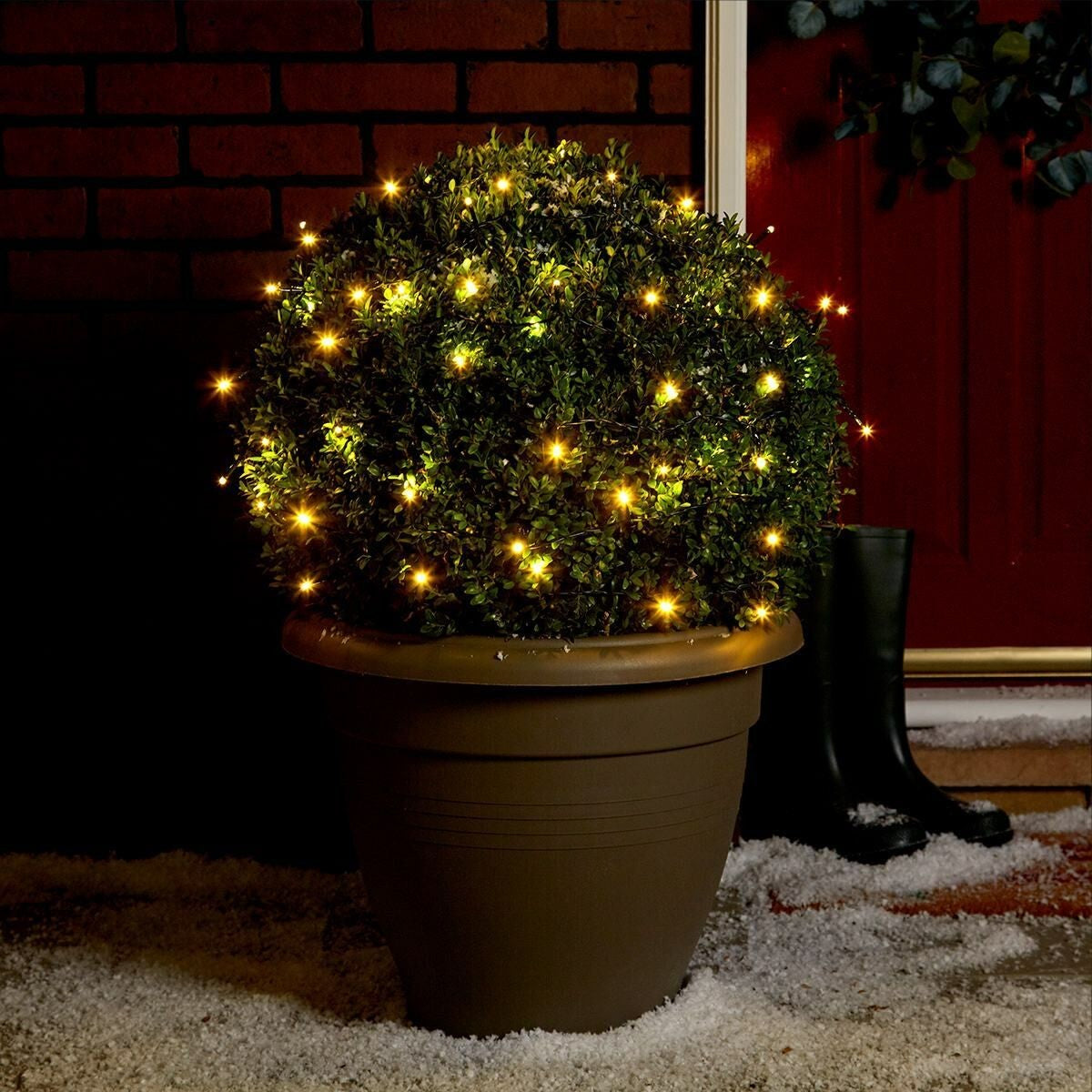 Instalatie de Craciun liniara Yoto, 10 m, din care 1 m cablu priza 220V, 100 LED, 8 jocuri de lumini, controler, fir negru, alb cald - vivimall.ro