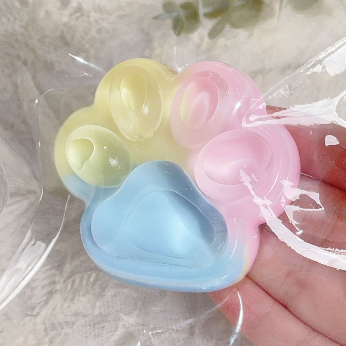 Jucarie Antistres Squishy, Flippy, cu Revenire Lenta, Squeeze Pinch Family, Model Cat Paw, 12.5x10.5 cm, 220g, Ambalaj Transparent, Model 024, Multicolor - vivimall.ro