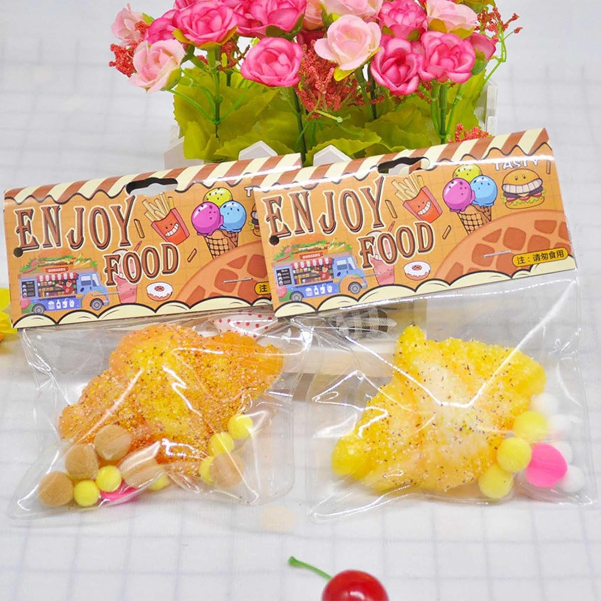 Jucarie Antistres Squishy, Vivimall, cu Revenire Lenta, Squeeze Pinch Family, Model Croissant, 10x8 cm, 90g, Ambalaj Transparent, Maro - vivimall.ro