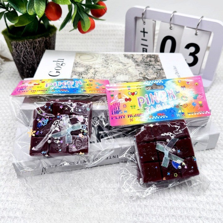 Jucarie Antistres Squishy, Flippy, cu Revenire Lenta, Squeeze Pinch Family, Model Cuburi de Ciocolata, Maro - vivimall.ro