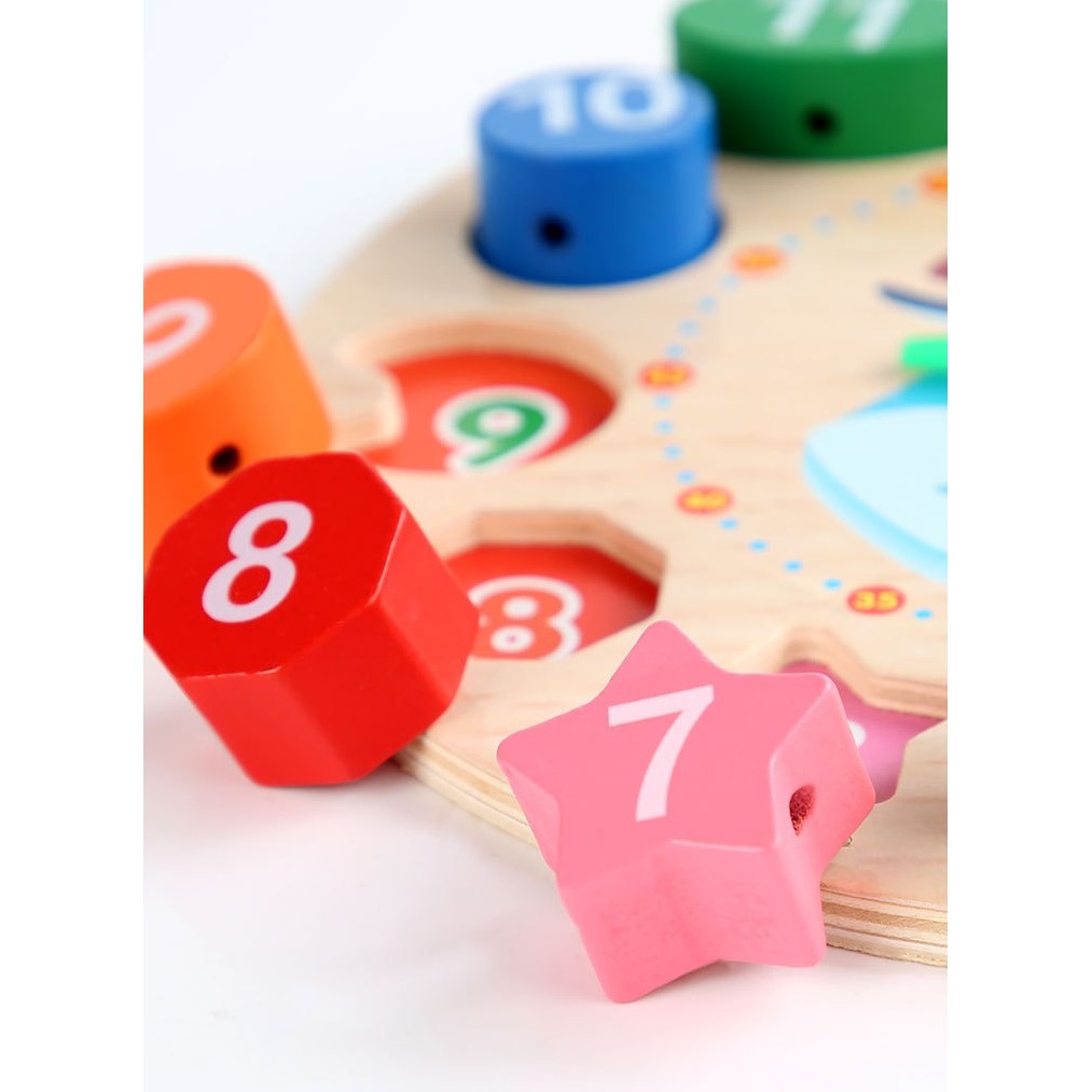 Jucărie din lemn tip ceas pinguin Montessori, vedere laterală, vopsea pe bază de apă, sigură pentru copii
