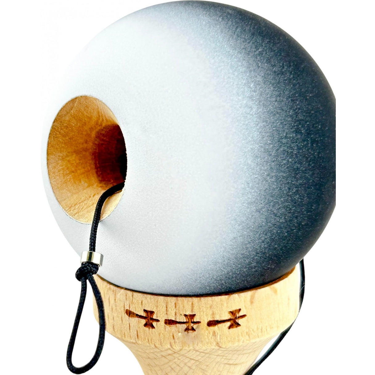 Kendama X Originala, Profesionala, Vivimall, Big Cups V2, Rubber Grip cu Cupe Mari, Rulment Metalic cu Ata 55 cm,-Gradient Alb/Negru - vivimall.ro
