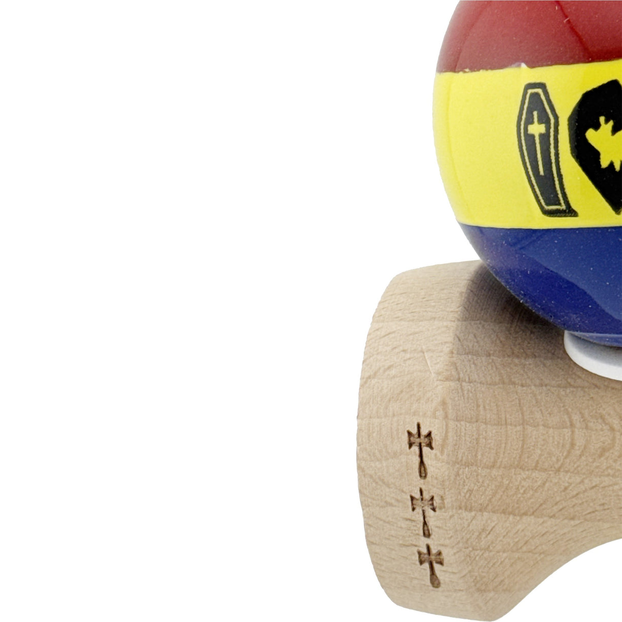 Kendama Tricolor Dracula, vedere din spate, construcție solidă din lemn natural