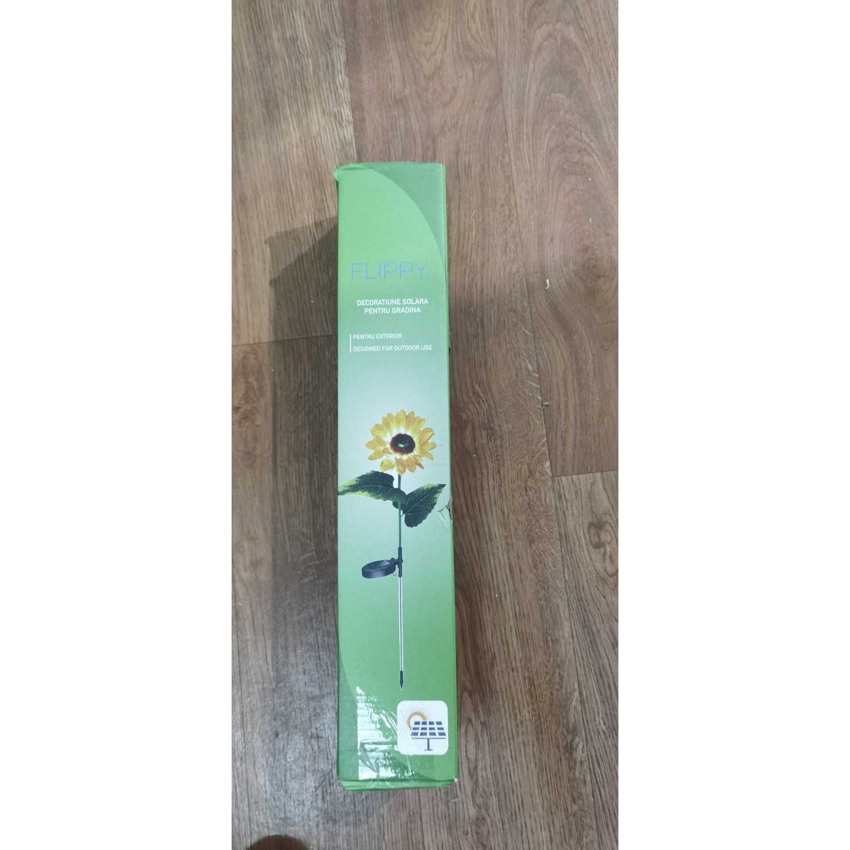 Detaliu petale lampă solară Floarea Soarelui cu 10 micro-LED-uri aprinse pe timp de noapte