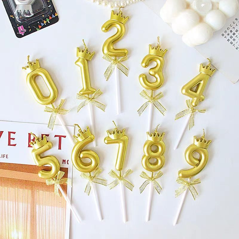 Lumanare pentru Tort Cifra 8, Model Coroana, Gold, Vivimall, Party - vivimall.ro