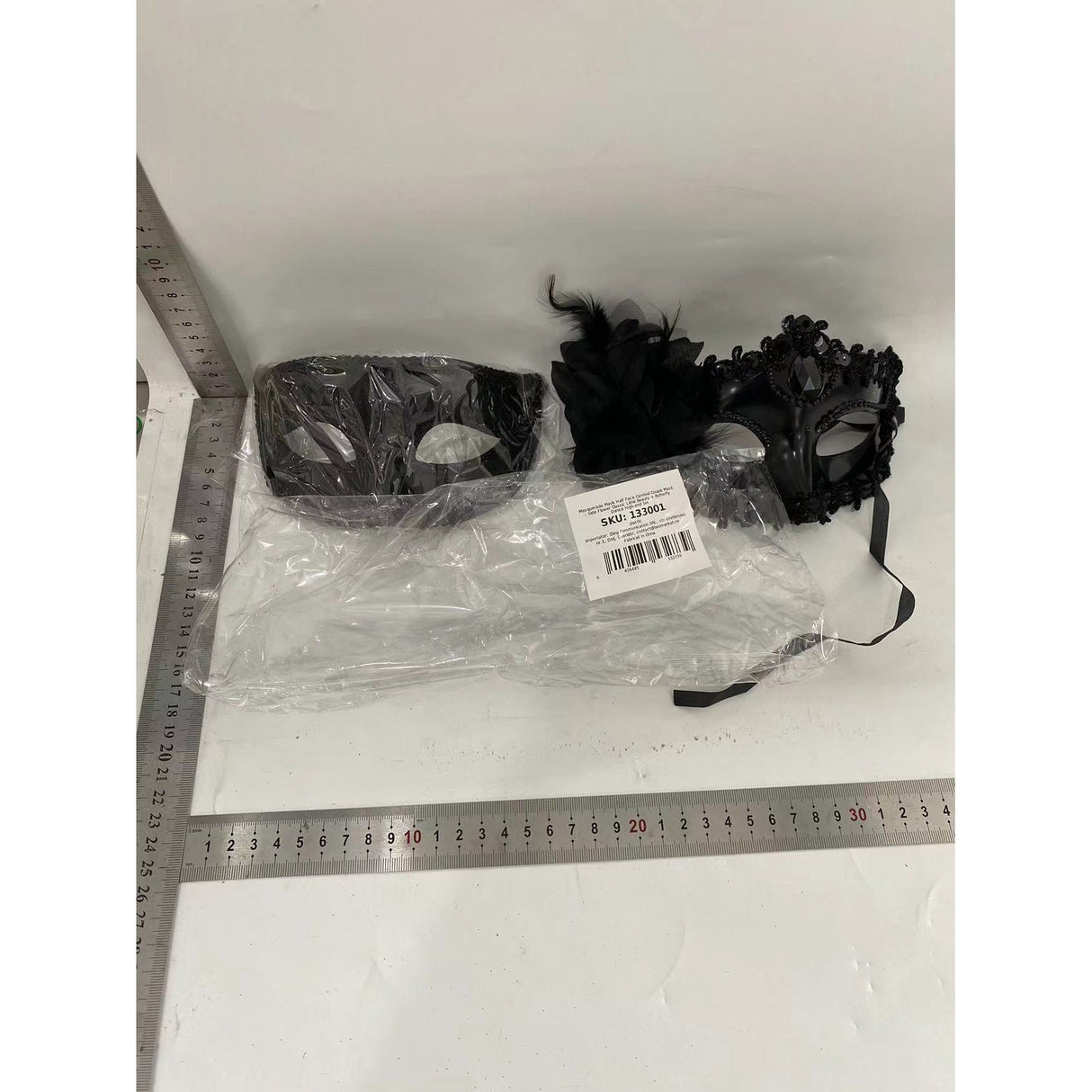 Set 2 Masti de Cuplu, Vivimall, pentru Carnaval, Bal Mascat, Marime Universala, Model Floare Laterala si Margele, Model Clasic, Negru Gri - vivimall.ro