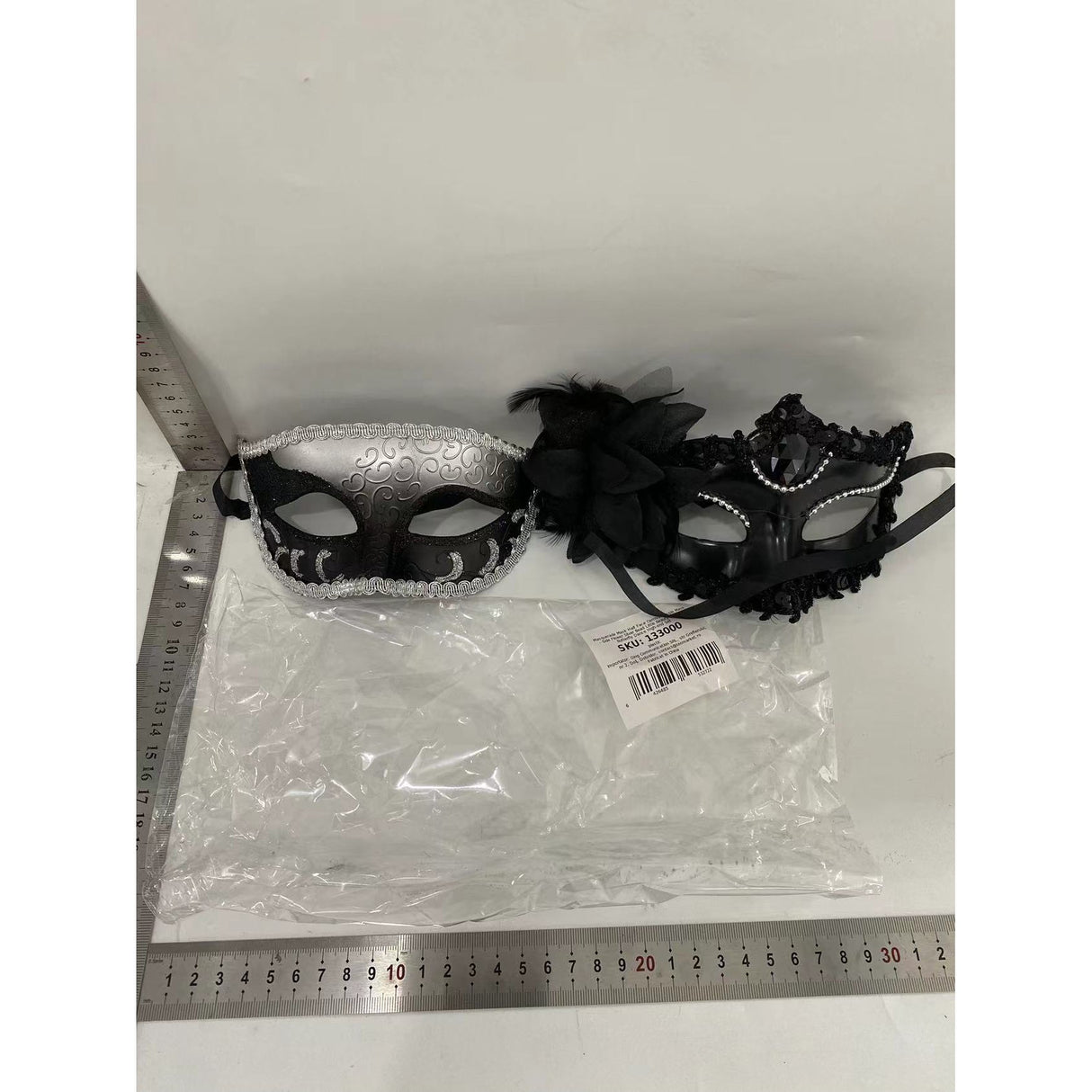 Set 2 Masti de Cuplu, Vivimall, pentru Carnaval, Bal Mascat, Marime Universala, Model Floare Laterala si Margele, Model Clasic Fluture, Negru Argintiu - vivimall.ro