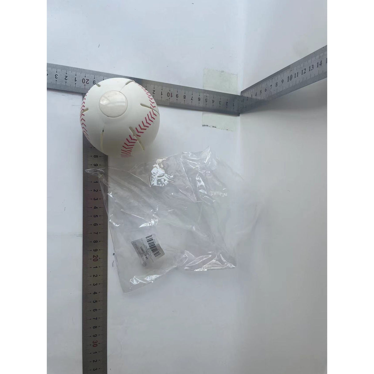 Minge UFO baseball Flippy cu deformare, diametru 8 cm, 3 ani +, interactiva, minge magică OZN zburator, minge zburătoare, Alb - vivimall.ro