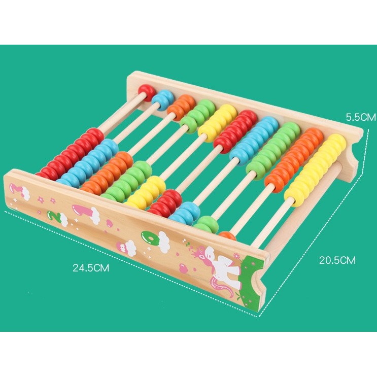 Copil folosind numărătoarea educativă din lemn multicolor pentru exerciții de numărare