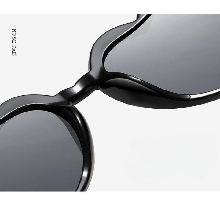 Ochelari in Forma de Inima, Vivimall, pentru Petrecerea Burlacitelor, Tematica Nunta, Protectie Soare, 14.7x4.9x14.2 cm, Negru - vivimall.ro