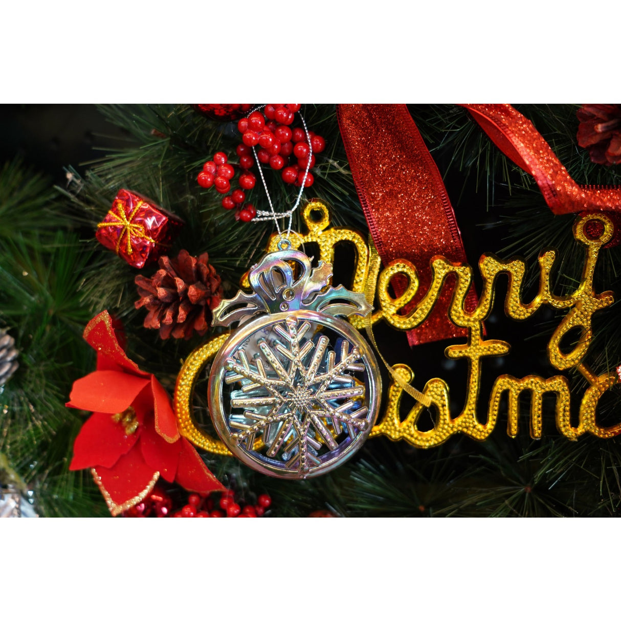 Ornament brad de Craciun, Iridescent, Rotund, 8 cm x 11 cm, Plastic, Vivimall - vivimall.ro