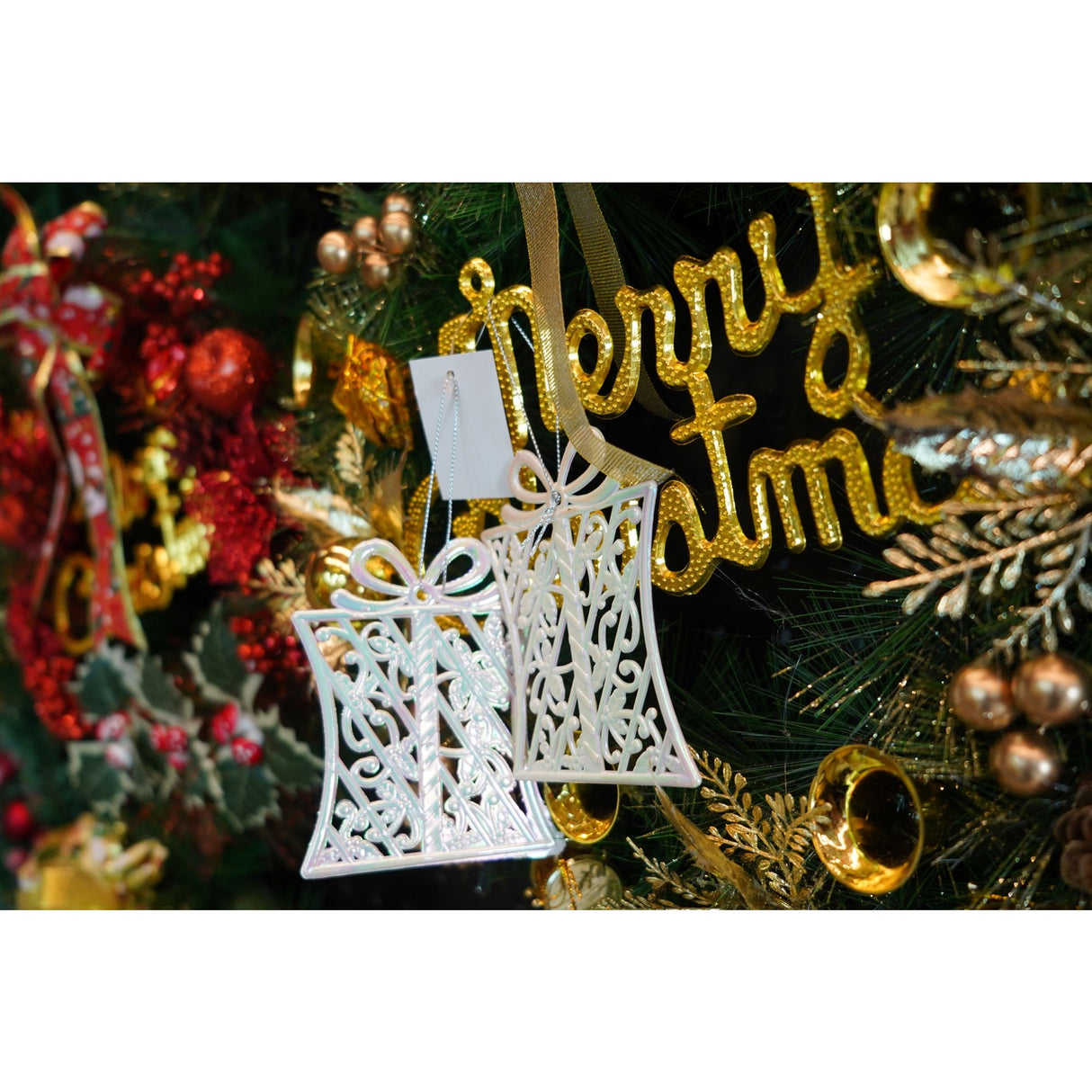 Ornament brad de Craciun, Perlat, in forma de Cadou, 9 cm x 11 cm, Plastic, Vivimall - vivimall.ro