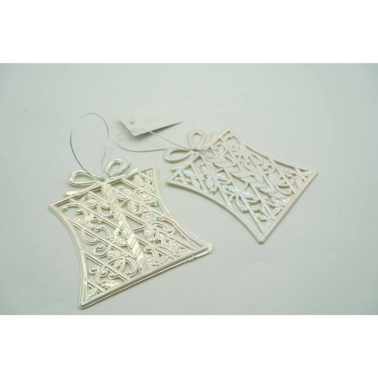 Ornament brad de Craciun, Perlat, in forma de Cadou, 9 cm x 11 cm, Plastic, Vivimall - vivimall.ro