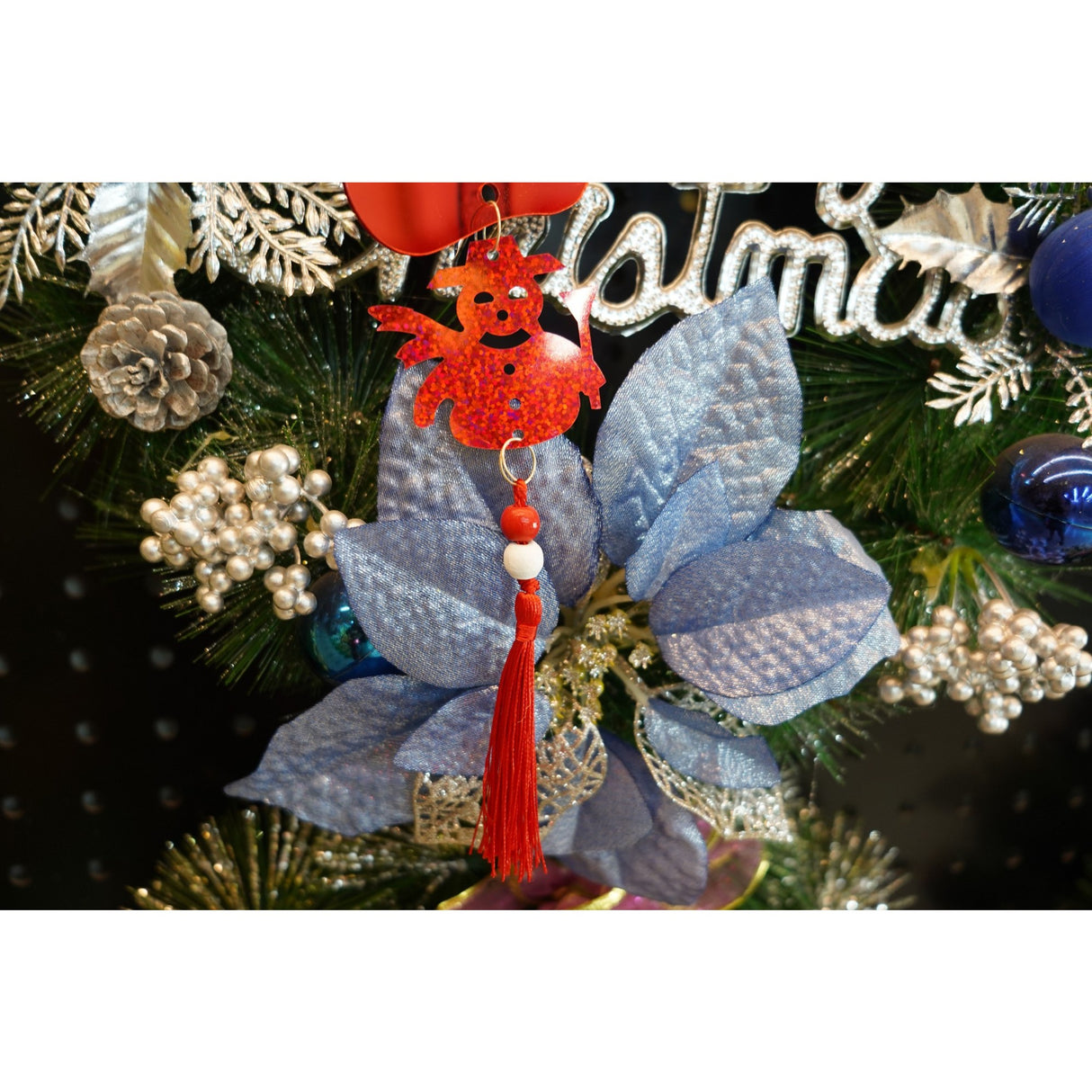 Ornament brad, Vivimall, Gheata, Om de zapada, Rosu, Lucios, 10*28CM, Acril, Interior/ Exterior - vivimall.ro