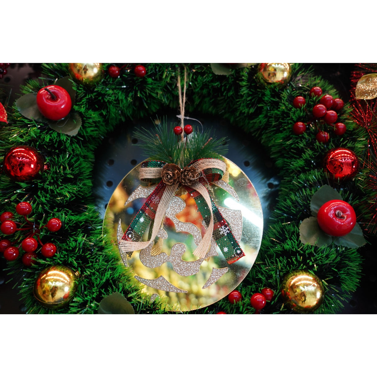 Ornament brad, Vivimall, Glob, Auriu, Lucios, 17*17CM, Acril, Interior/ Exterior - vivimall.ro
