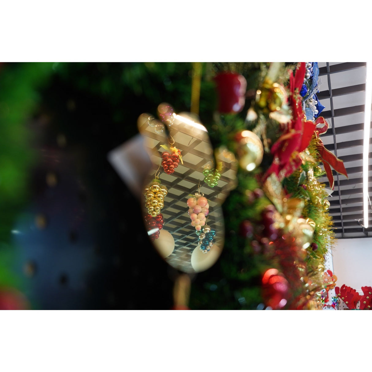 Ornament brad, Vivimall, Om de zapada, Auriu, Lucios, 10*23CM, Acril, Interior/ Exterior - vivimall.ro