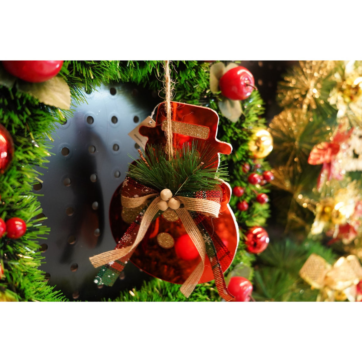 Ornament brad, Vivimall, Om de zapada, Rosu, Lucios, 14*17CM, Acril, Interior/ Exterior - vivimall.ro