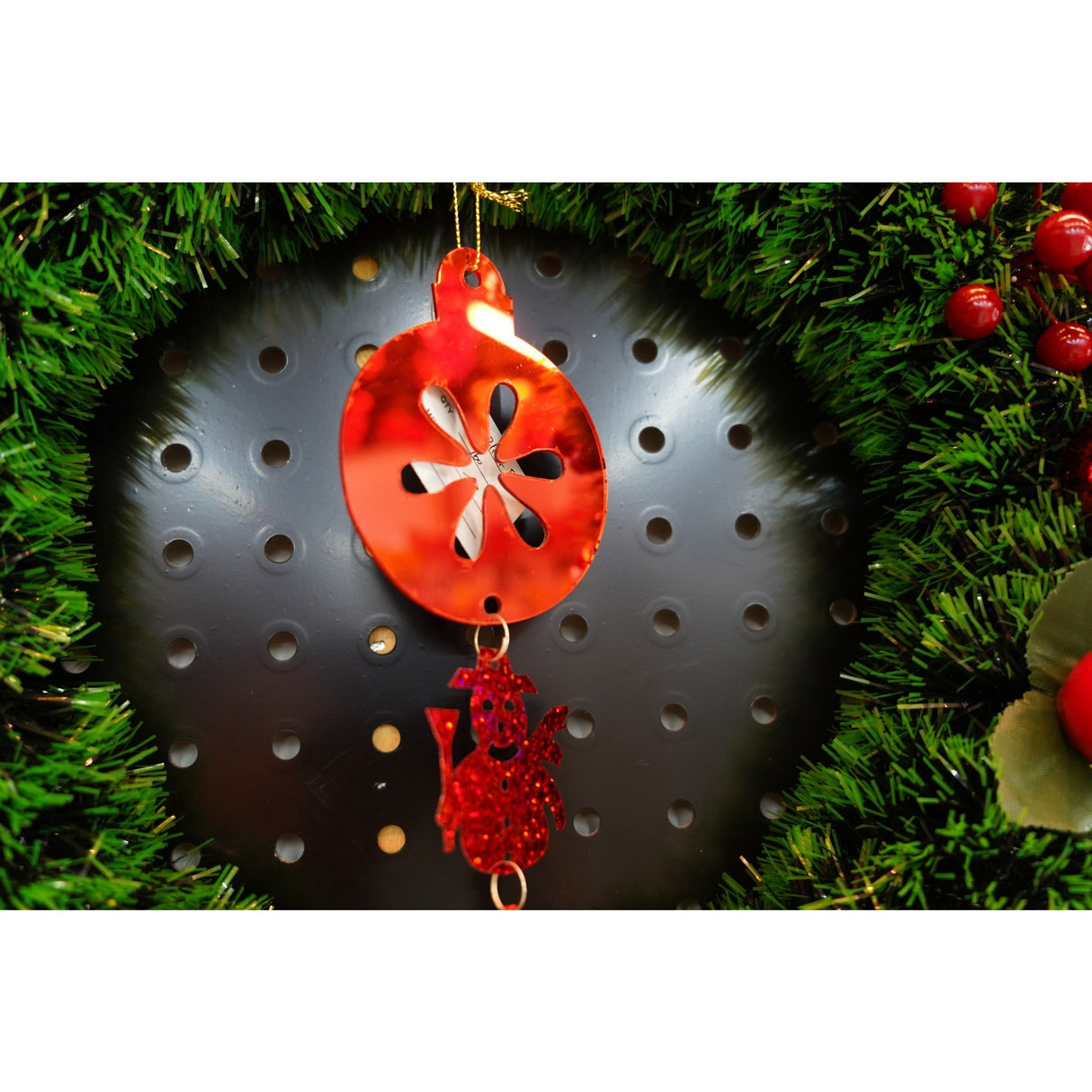 Ornament brad, Vivimall, Rotund, Om de zapada, Rosu, Lucios, 10*28CM, Acril, Interior/ Exterior - vivimall.ro