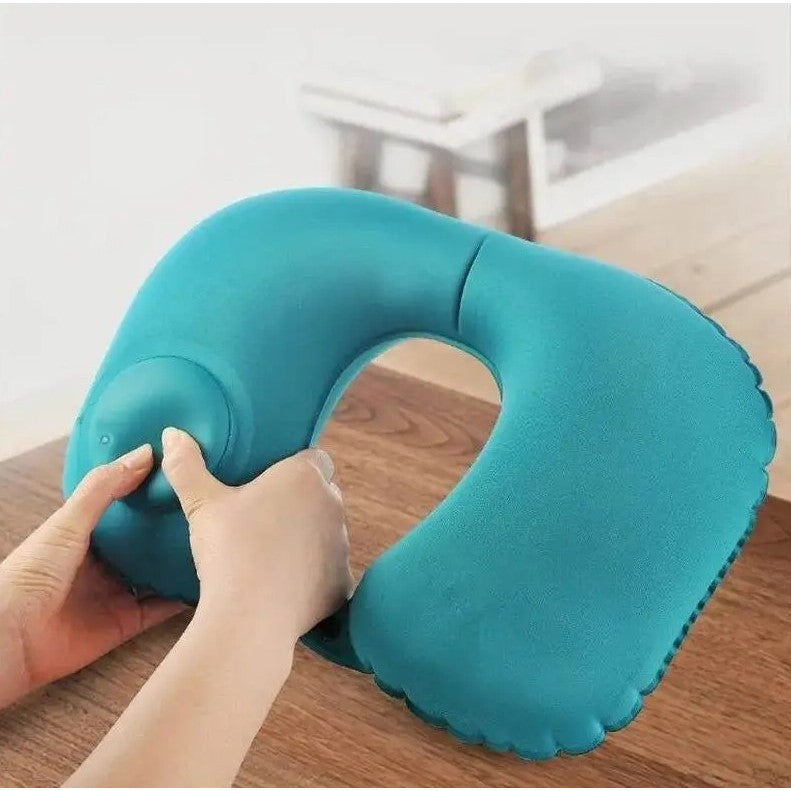 Perna pentru gat Vivimall, portabila, umflare prin apasare, usor de depozitat, imbracata in material catifelat, in forma de U, 40 x 28 cm, verde - vivimall.ro