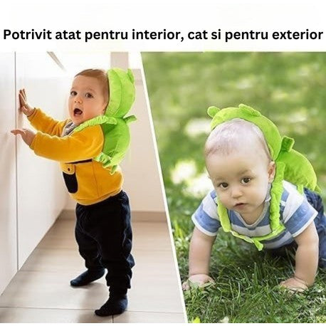 Pernă protecție cap bebeluși purtată pe spate, model broscuță verde, vedere laterală