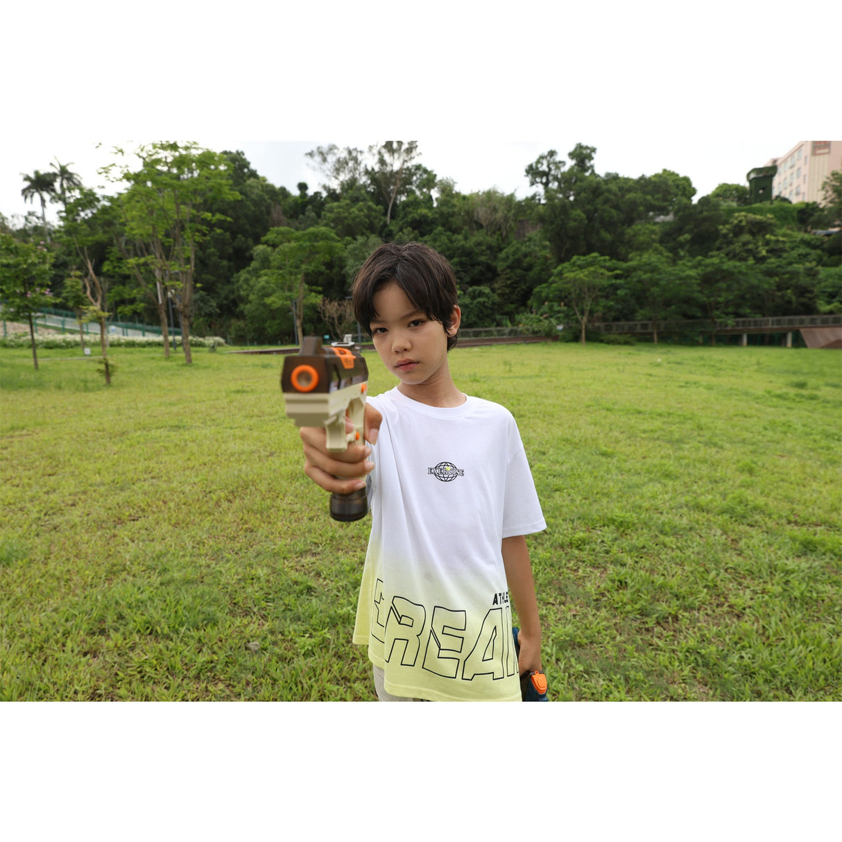 Pistol cu Apa Electric, Vivimall, 2 Rezervoare 75/350 ml, din ABS+Silicon, Baterie, Incarcare USB, Conectare la Furtun, +6 Ani, Maro - vivimall.ro