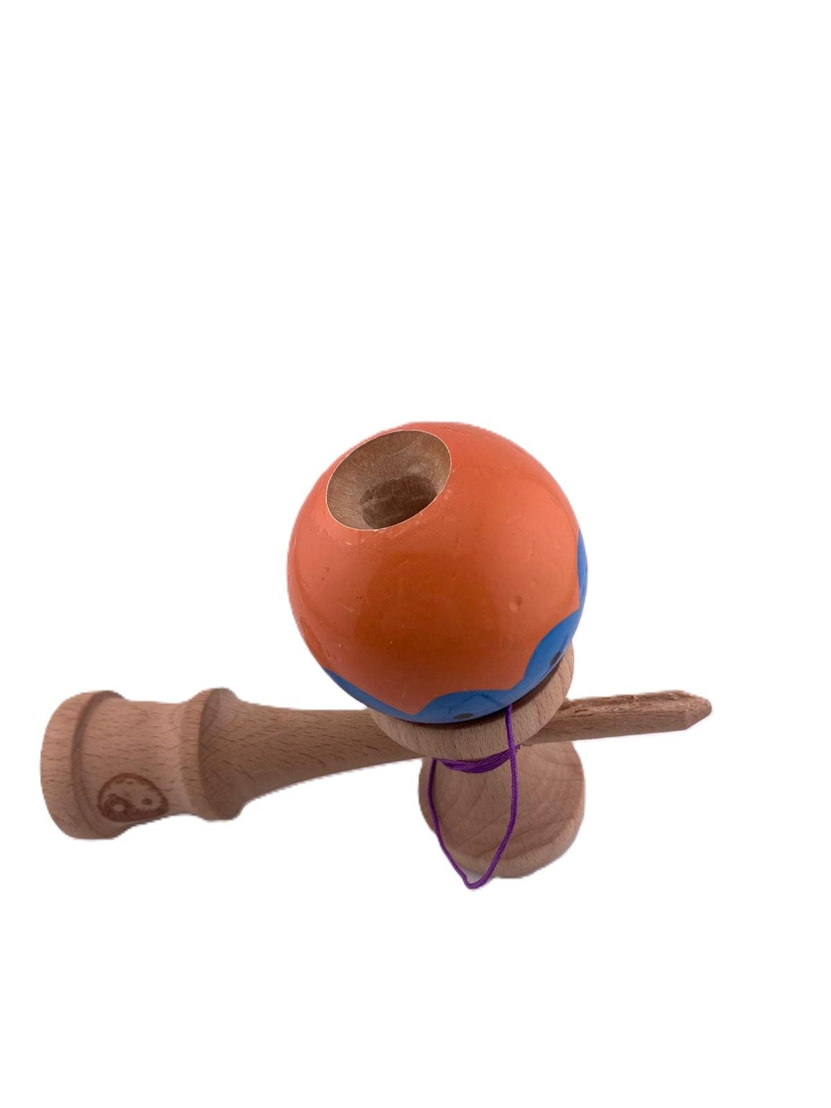 RESIGILAT - Kendama X Originala, Profesionala, Flippy, Super Sticky cu Cupe Mari KING SIZE V3, Gaura in Baza, Rulment Metalic, din lemn 18 cm, Ata 62/65 cm, Special Albastru/Portocaliu - vivimall.ro